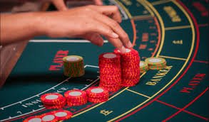 Interface aplikasi mobile halo 88 dengan menu permainan casino dan sportsbook